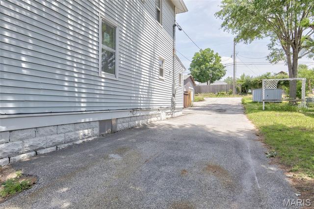 133 E Alton Avenue, East Alton, IL 62024