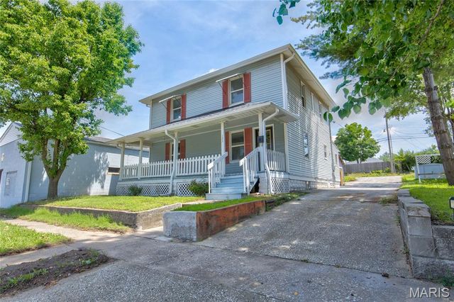 133 E Alton Avenue, East Alton, IL 62024