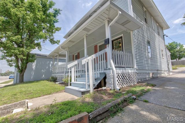 133 E Alton Avenue, East Alton, IL 62024