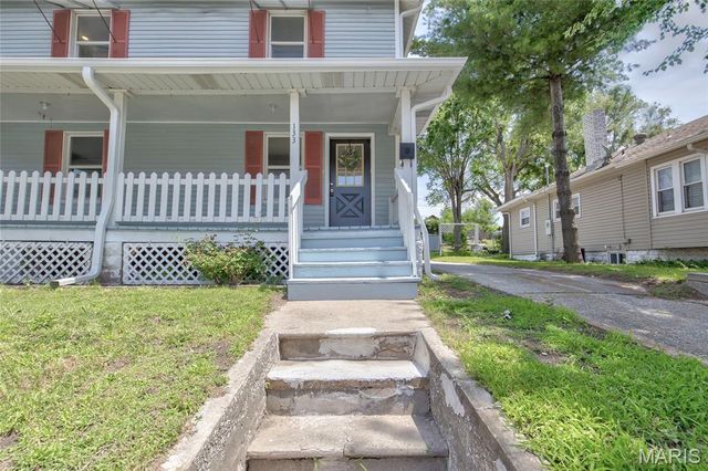 133 E Alton Avenue, East Alton, IL 62024