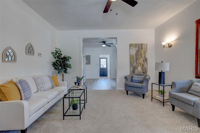 133 E Alton Avenue, East Alton, IL 62024