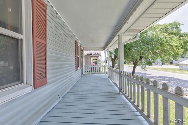 133 E Alton Avenue, East Alton, IL 62024