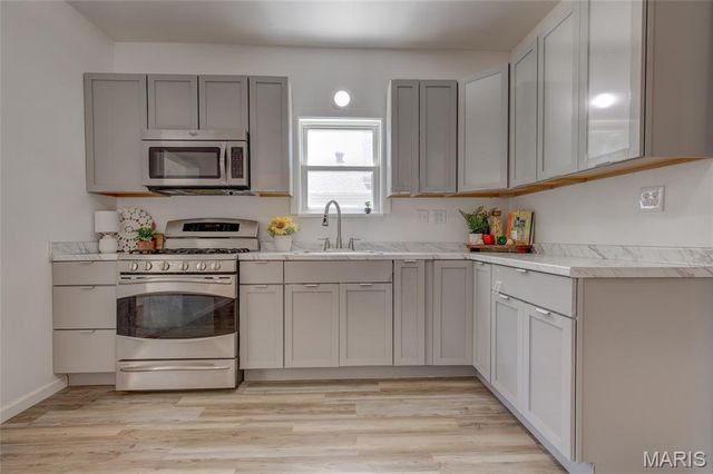 133 E Alton Avenue, East Alton, IL 62024