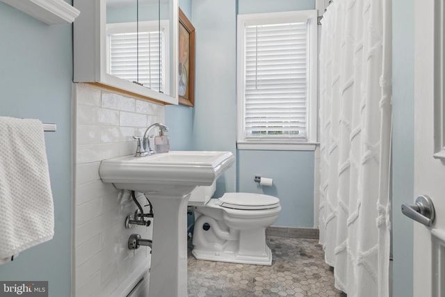 11 FRANKLIN AVE, Flourtown, PA 19031