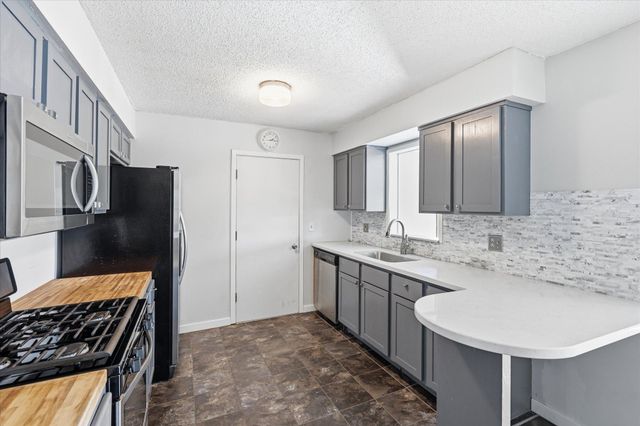 8142 Homestead Avenue S, Cottage Grove, MN 55016