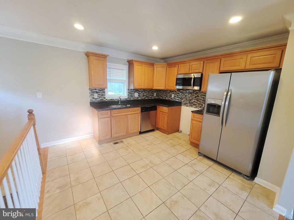 Image 11 of property listing at 116 CEDAR HILL RD, Brooklyn Park, MD 21225