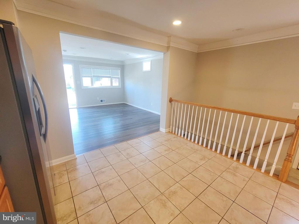 Image 14 of property listing at 116 CEDAR HILL RD, Brooklyn Park, MD 21225