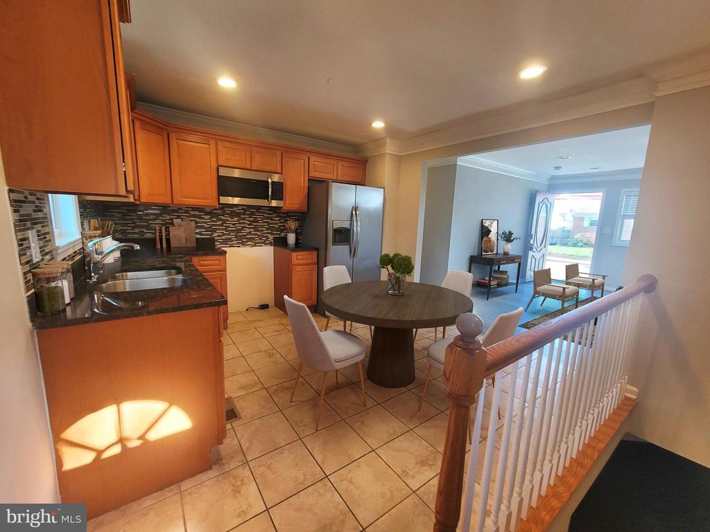 Image 15 of property listing at 116 CEDAR HILL RD, Brooklyn Park, MD 21225