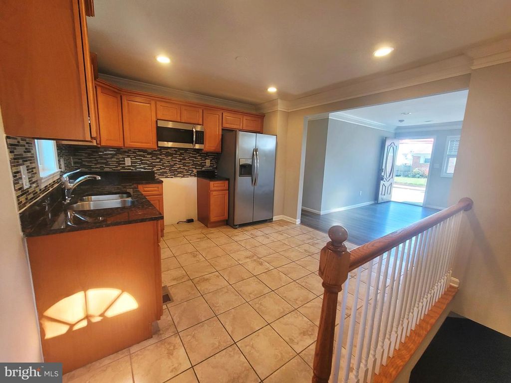 Image 16 of property listing at 116 CEDAR HILL RD, Brooklyn Park, MD 21225