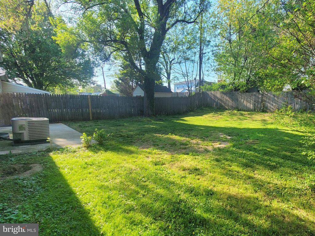 Image 2 of property listing at 116 CEDAR HILL RD, Brooklyn Park, MD 21225