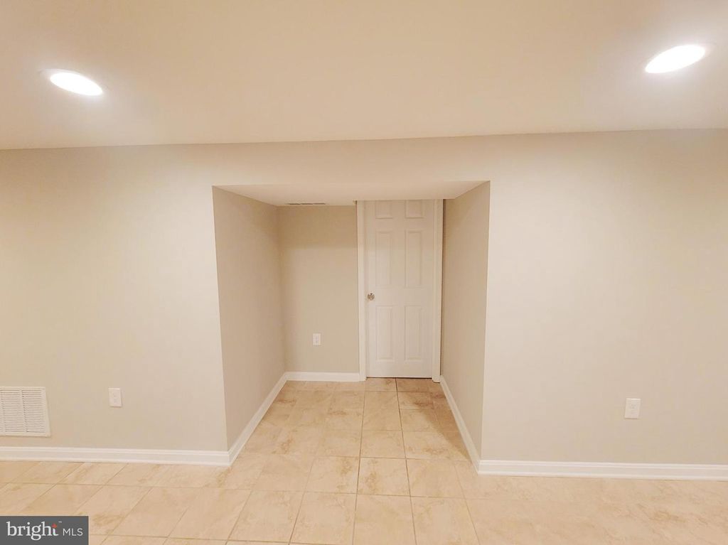 Image 37 of property listing at 116 CEDAR HILL RD, Brooklyn Park, MD 21225