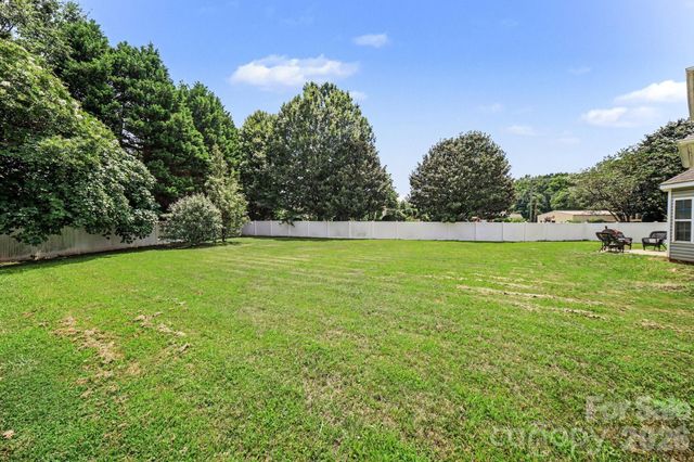 6900 Daisy Bee Court, Charlotte, NC 28126