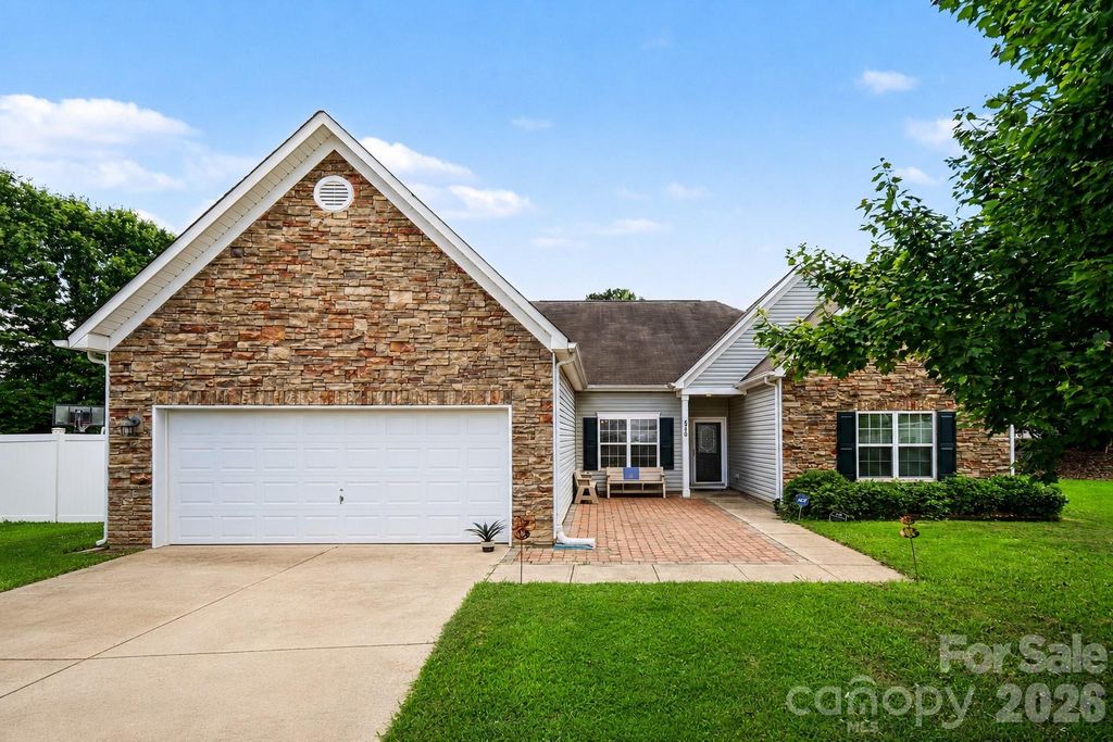 6900 Daisy Bee Court, Charlotte, NC 28126
