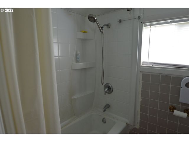 5938 Ne 57TH Ave, Portland, OR 97218