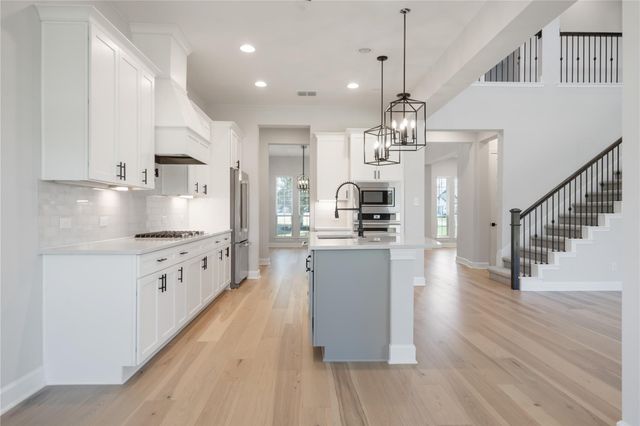 657 Prairie Clover DR, Dripping Springs, TX 78620