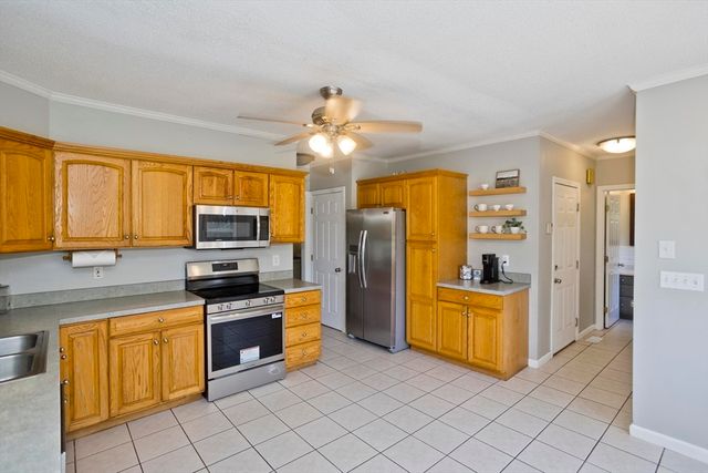 26 Laro Rd, Southwick, MA 01077