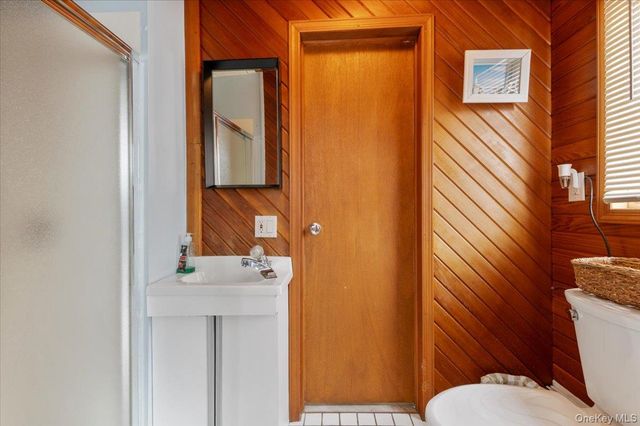 5 Lafayette Place, Massapequa, NY 11758