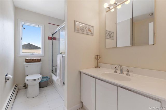 5 Lafayette Place, Massapequa, NY 11758