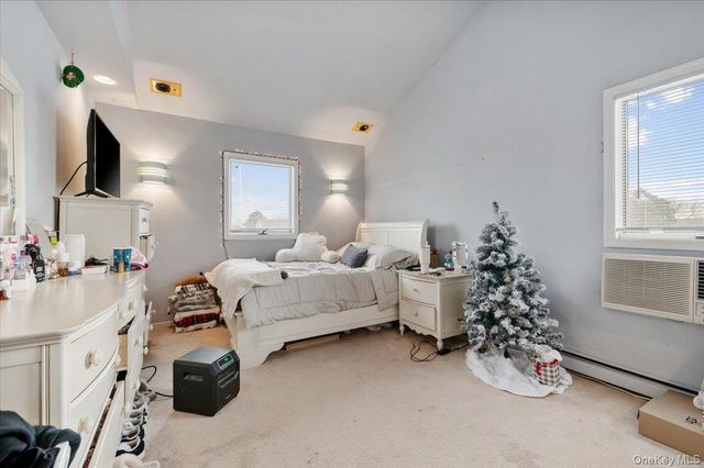 5 Lafayette Place, Massapequa, NY 11758