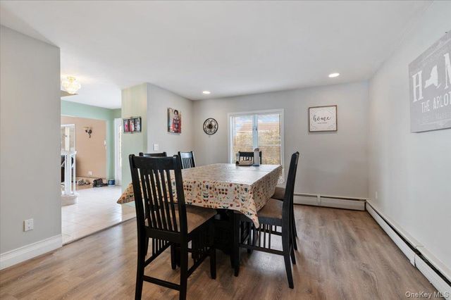 5 Lafayette Place, Massapequa, NY 11758