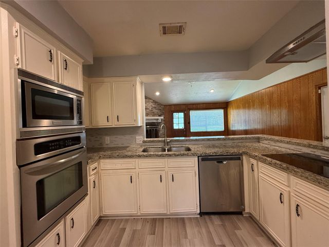 422 Gamewood Drive, Spring, TX 77386