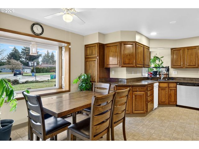 14530 Ne KNOTT Ct, Portland, OR 97230