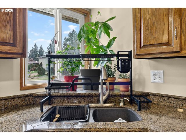 14530 Ne KNOTT Ct, Portland, OR 97230