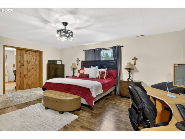 14530 Ne KNOTT Ct, Portland, OR 97230