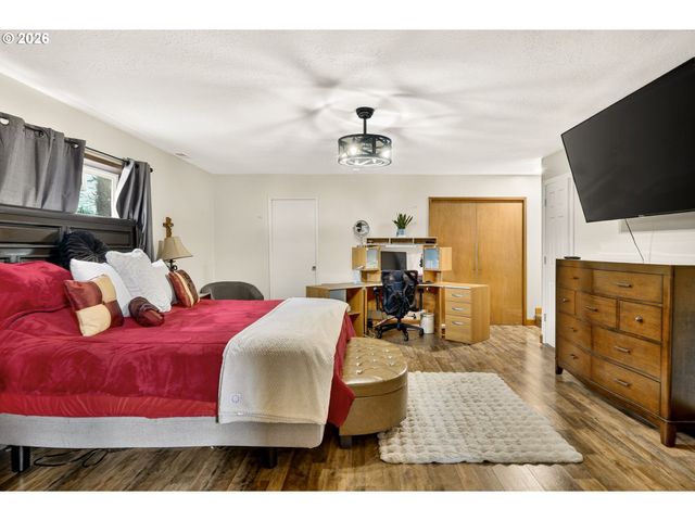 14530 Ne KNOTT Ct, Portland, OR 97230