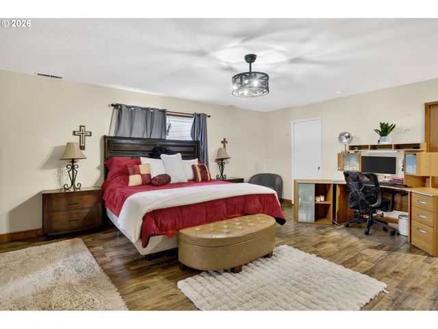 14530 Ne KNOTT Ct, Portland, OR 97230