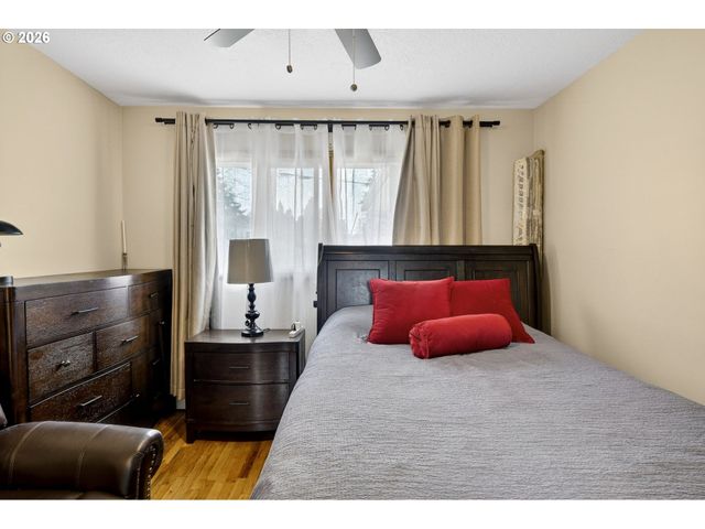 14530 Ne KNOTT Ct, Portland, OR 97230