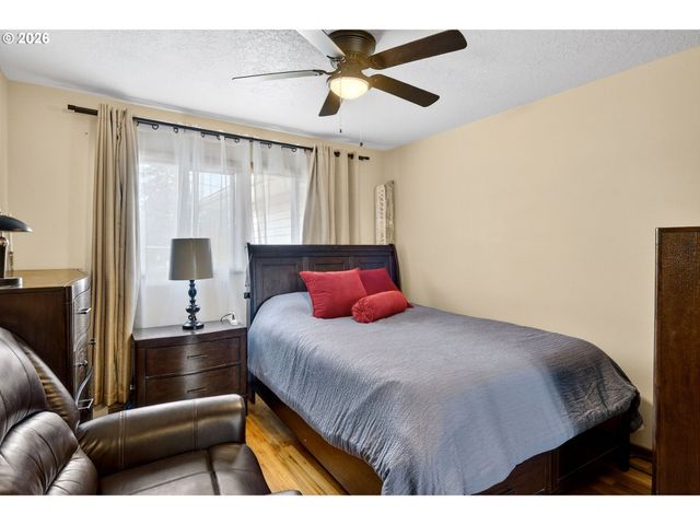 14530 Ne KNOTT Ct, Portland, OR 97230