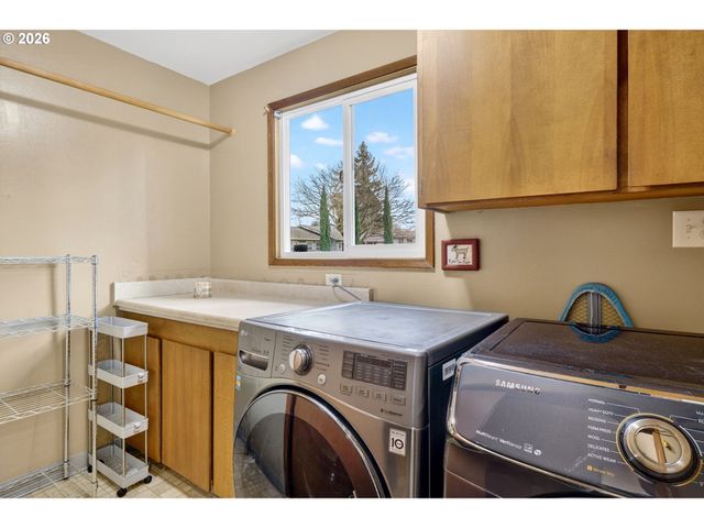 14530 Ne KNOTT Ct, Portland, OR 97230