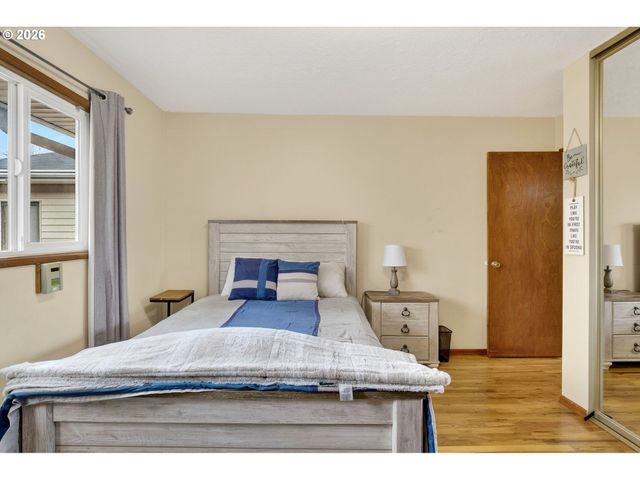 14530 Ne KNOTT Ct, Portland, OR 97230