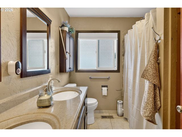 14530 Ne KNOTT Ct, Portland, OR 97230