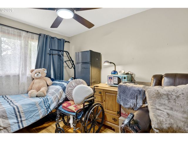 14530 Ne KNOTT Ct, Portland, OR 97230