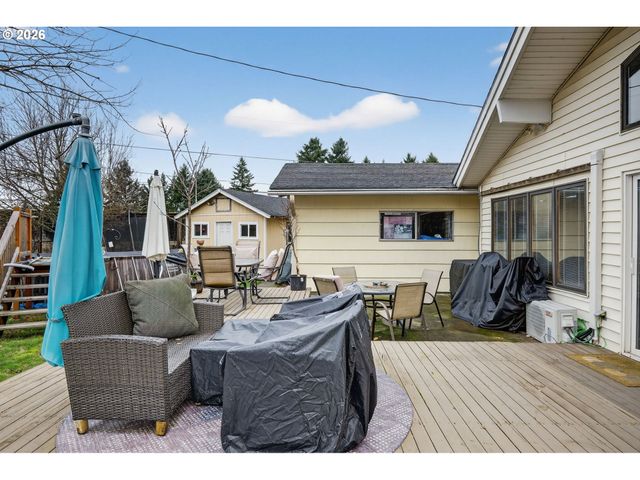 14530 Ne KNOTT Ct, Portland, OR 97230