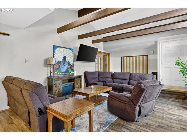 14530 Ne KNOTT Ct, Portland, OR 97230