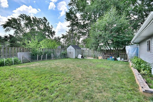 33 Seneca Drive, Montgomery, IL 60538