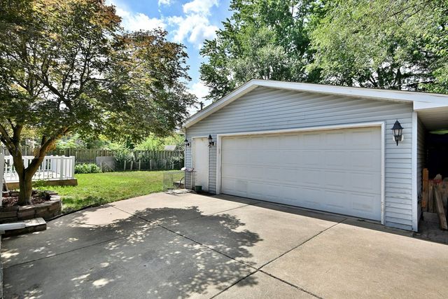 33 Seneca Drive, Montgomery, IL 60538