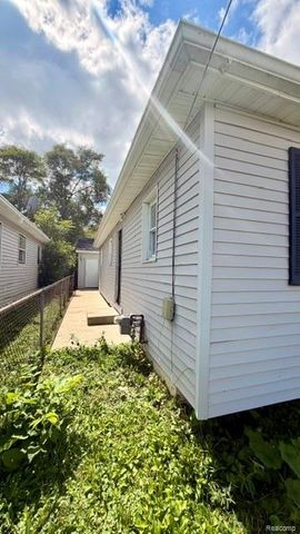 1329 Neubert Avenue, Flint, MI 48507