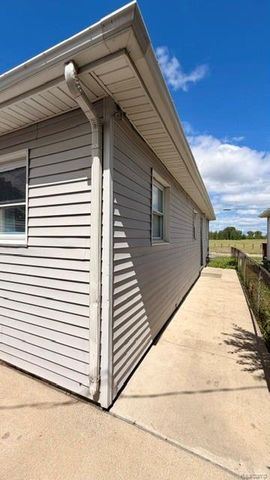 1329 Neubert Avenue, Flint, MI 48507