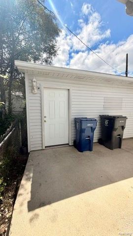 1329 Neubert Avenue, Flint, MI 48507