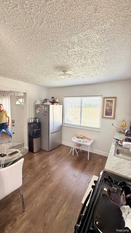 1329 Neubert Avenue, Flint, MI 48507