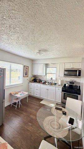 1329 Neubert Avenue, Flint, MI 48507