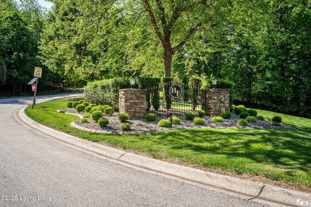 9701 Secretariat Dr, Louisville, KY 40214