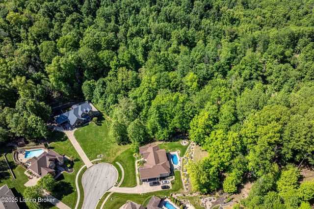 9701 Secretariat Dr, Louisville, KY 40214