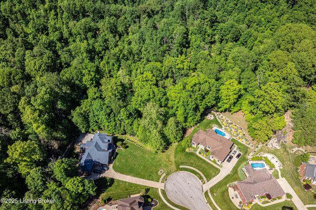 9701 Secretariat Dr, Louisville, KY 40214