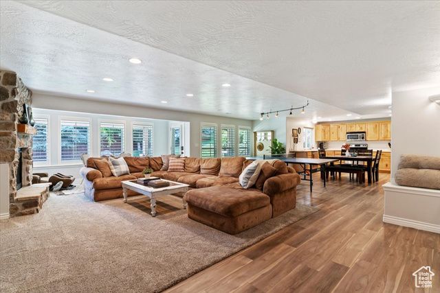 6879 BLACK POWDER RD, Mountain Green, UT 84050