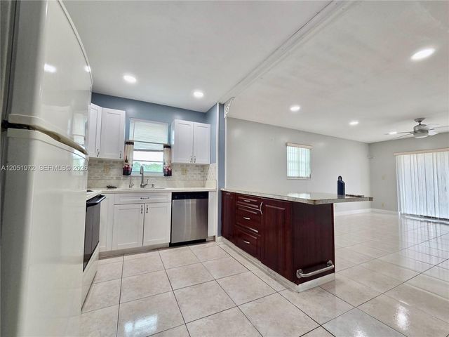 4159 NW 90th Ave 201, Coral Springs, FL 33065